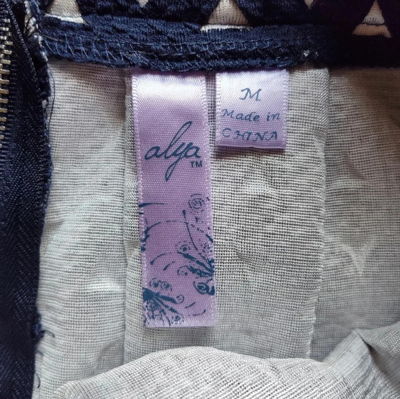 Alya Women’s Blue White Scalloped Skirt Size M - Picture 5 of 6